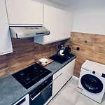 Zwyciestwa Street Daire